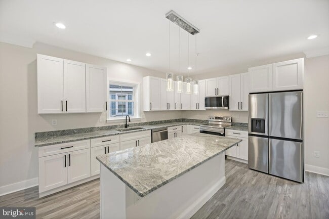 Building Photo - 43 Bennett Ave