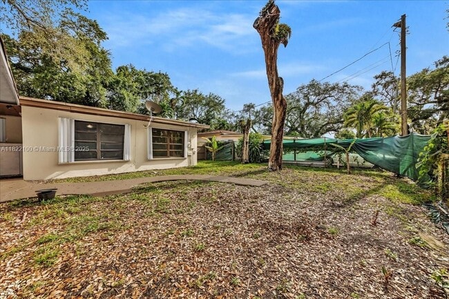 Building Photo - 6221 SW 35th St