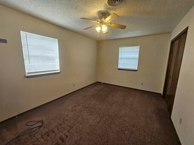 Building Photo - 1437 NW Great Plains Blvd