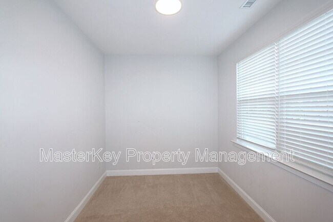 Building Photo - 1328 Farm Pond Trail