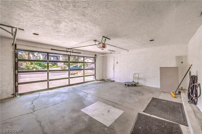 Building Photo - 1926 Papago Ln