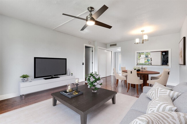 Building Photo - 9080 Lime Bay Blvd