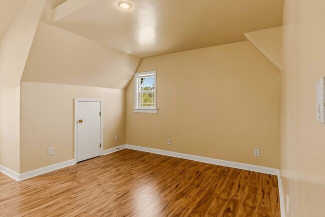 Building Photo - Newly Remodeled 4-Bedroom Oakland Duplex with Gated Parking