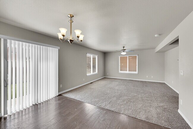 Building Photo - $2,295.00, 3-bedroom, 2.5-bathroom in Colo...