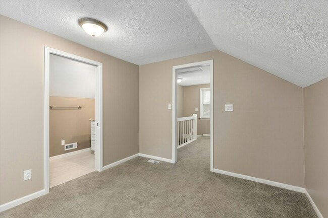 Building Photo - 416 N Kenwood Ave