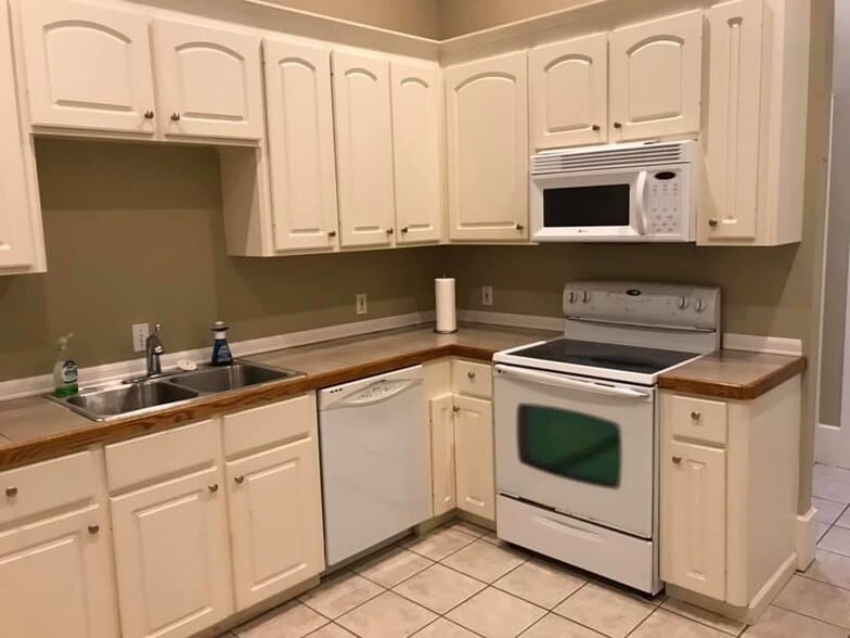 Kitchen - 1512 Walnut St