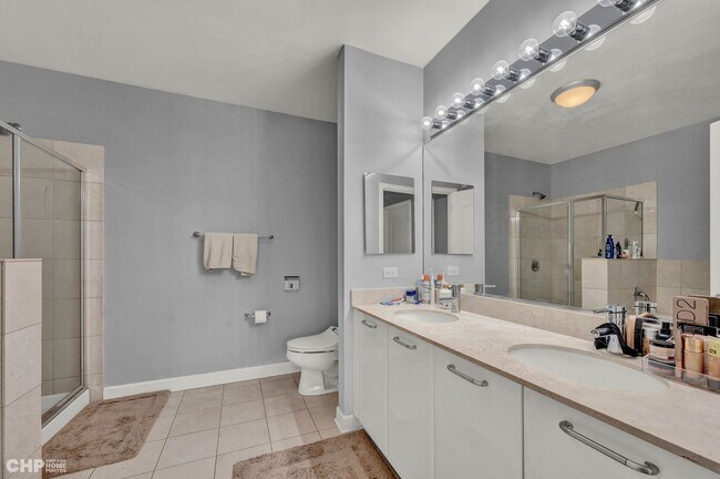 Building Photo - 450 E Waterside Dr