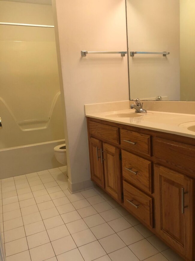 Building Photo - Silver Hills rental!