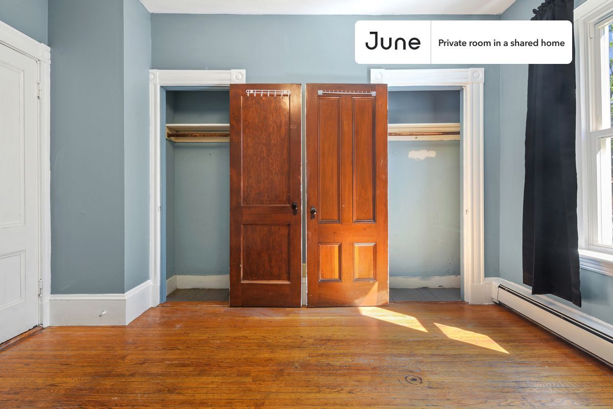 Building Photo - Room in Shared 4 bed/2 bath home