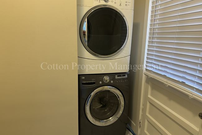 Building Photo - 2BR/1BA Home in Carolina Place!  $1,825/mo...