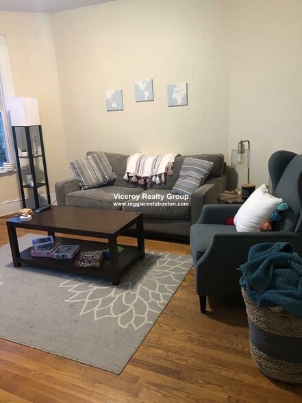 Building Photo - 861 E 1st St