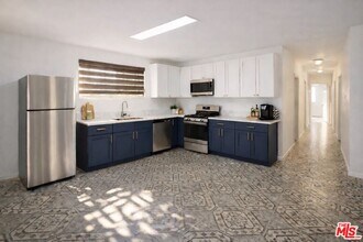 Building Photo - 744 S New Hampshire Ave