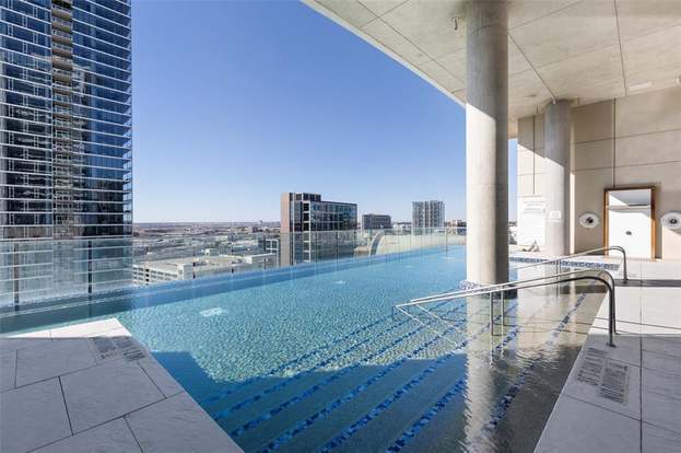 Building Photo - 2430 Victory Park Ln