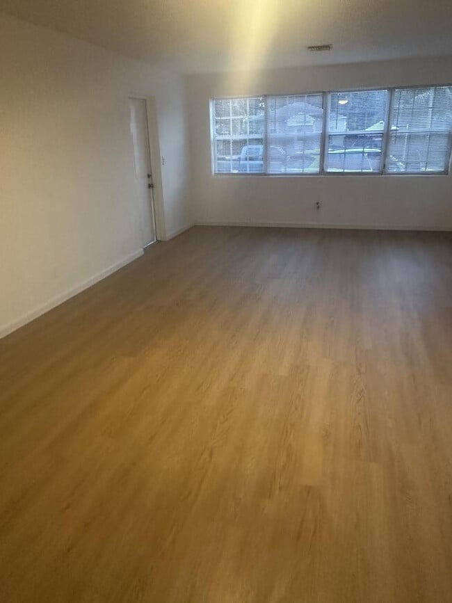 Building Photo - 2435 McKinley St