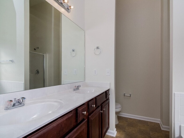 Building Photo - 4215 Pointe Vecchio Cir