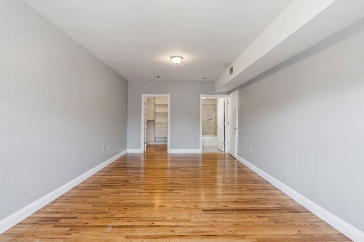 Building Photo - 902 N 5th St