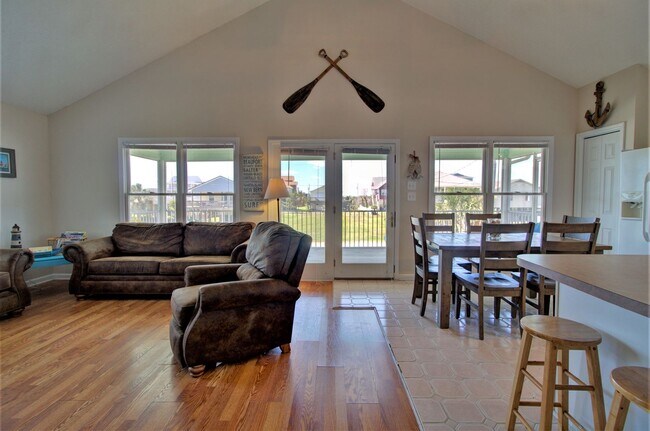 Building Photo - Surf City - 3BR 2BA Pet Friendly Cottage O...