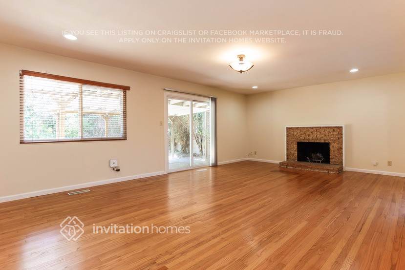 Building Photo - 1528 Vervais Ave