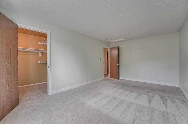 Building Photo - Cul-de-Sac Comfort | Updated Interior + Large Fenced Yard