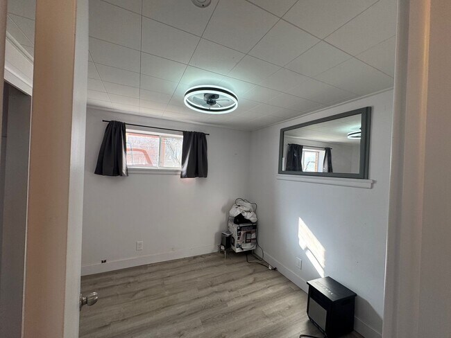 Building Photo - Student Housing: Private Bedroom