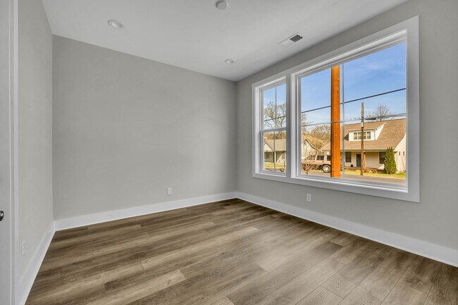 Building Photo - 425 Veritas St