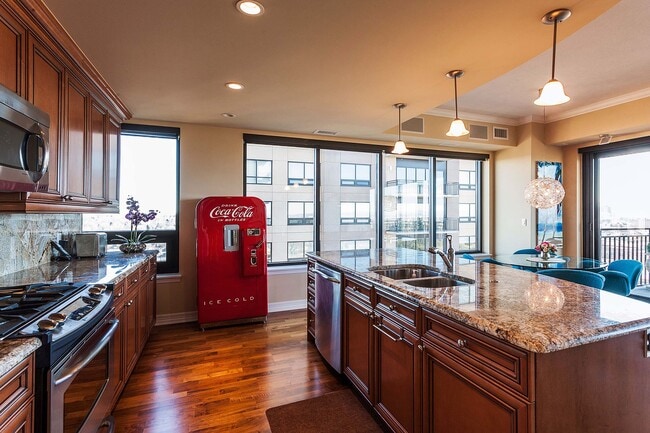 Building Photo - 2990 E 17th Ave