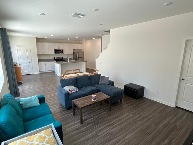 Building Photo - 24943 Dassault Ct