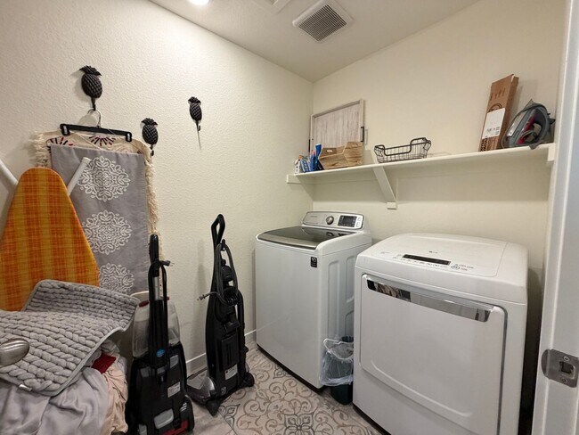 Building Photo - Exquisite Elizabeth Home