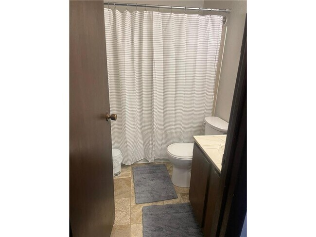 Building Photo - 812 Hills Ave