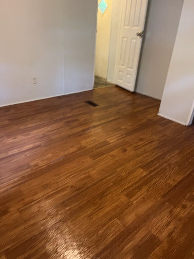 Building Photo - 2 Bedroom 1.5 Bathroom house in Laurens SC