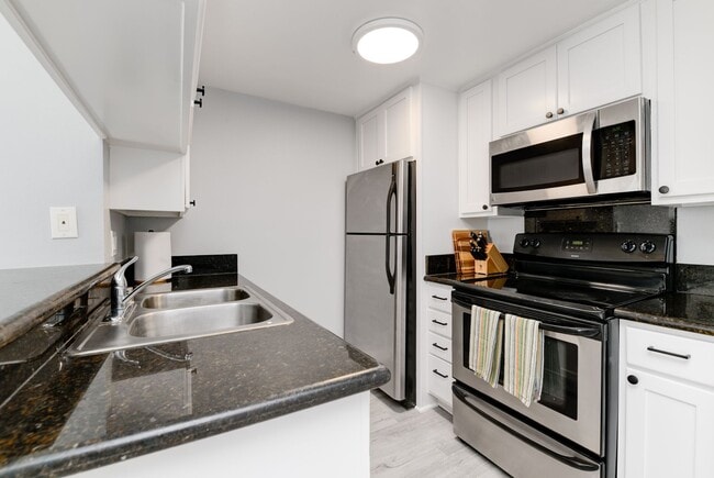 Building Photo - Modern 2 Bedroom 2 Bathroom Apartment Right Next to SDSU  -  WITH 2 PARKING SPOTS!!!