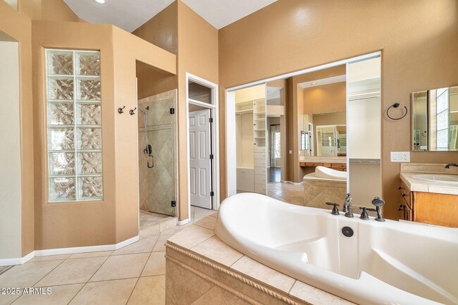 Building Photo - 7694 E Manana Dr