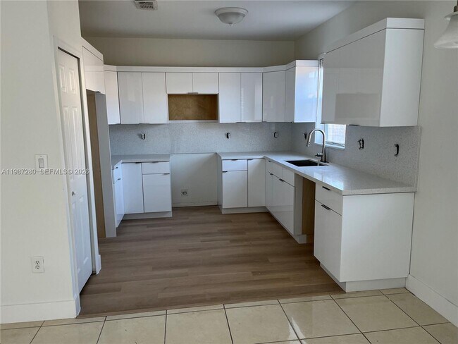 Building Photo - 27501 SW 138th Ave