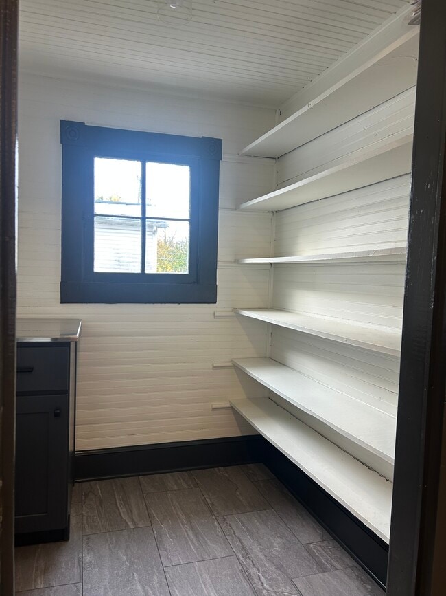 Kitchen Pantry - 407 Collicello St