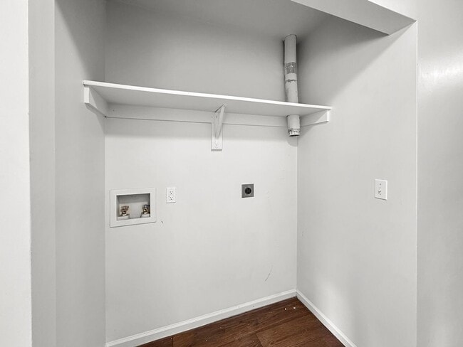 Building Photo - Battle Creek 3 Bedroom / 2 Bath Apartment – Available Now!