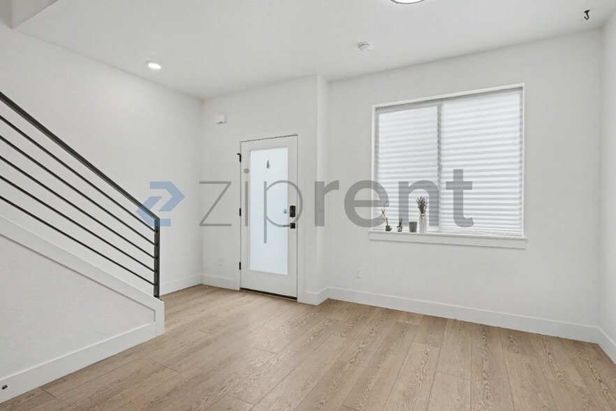 Building Photo - 1209 N Winchell St