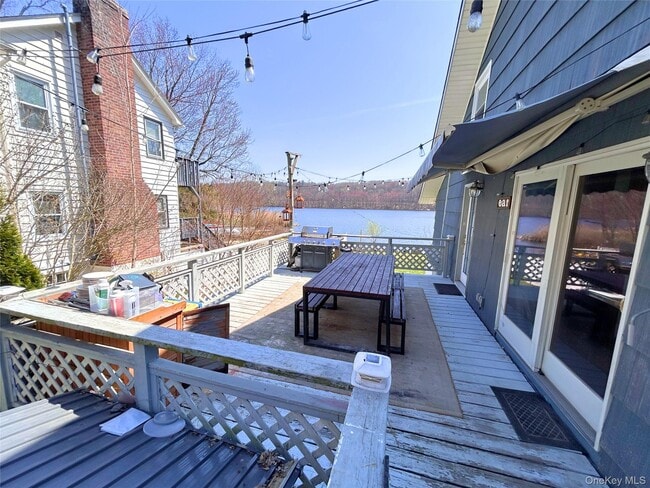 Building Photo - 451 E Main St