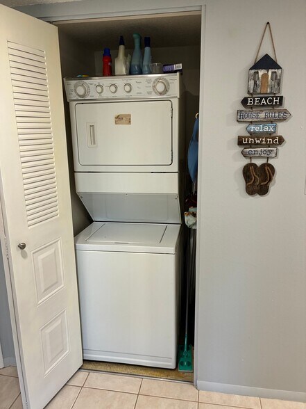 Building Photo - 19505 Quesada Ave