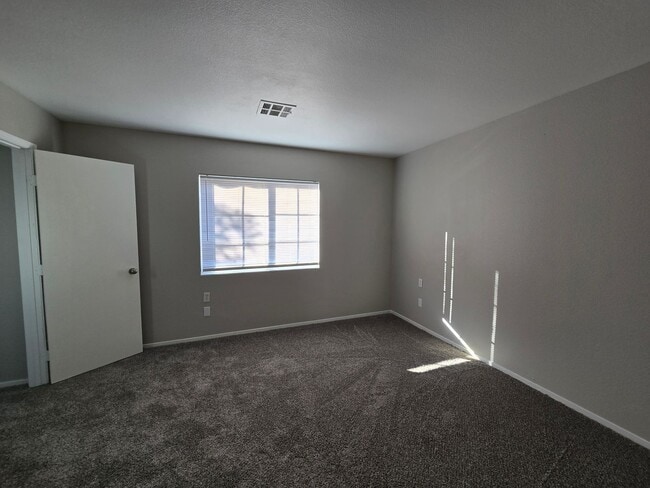 Building Photo - Get $1825 Off Feb 2026 - Move-in no later than Dec 29th!