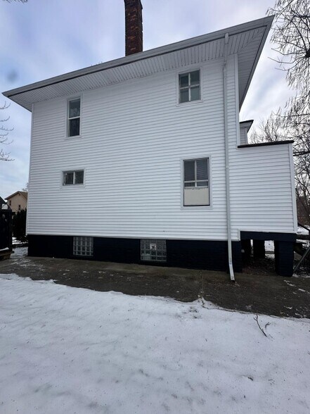 Building Photo - 809 Algonquin St