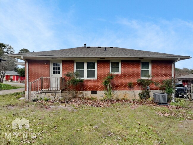 Building Photo - 837 Northview Dr