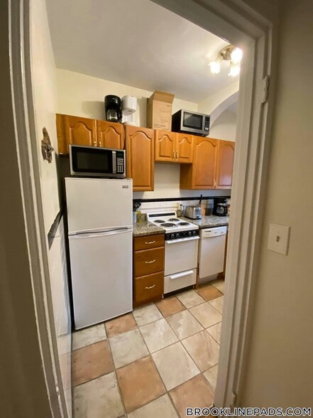 Building Photo - 50 Babcock St