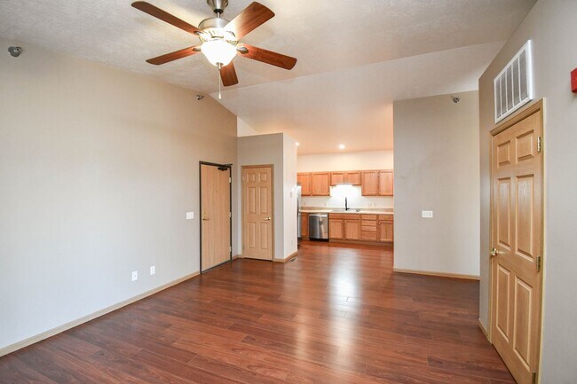Primary Photo - 7434 S Louise Ave