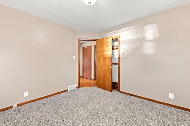 Building Photo - 11386 Hemingway St