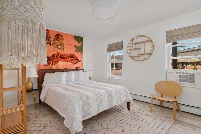 Building Photo - 136 Main St