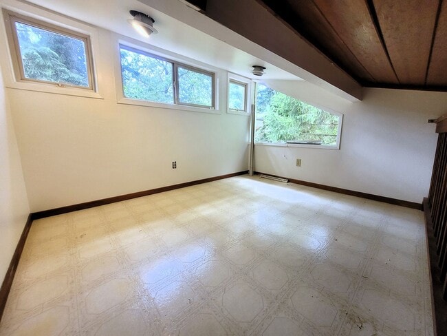 Building Photo - Cabin Style Home, 2 Bedroom - Bellingham, Toledo St
