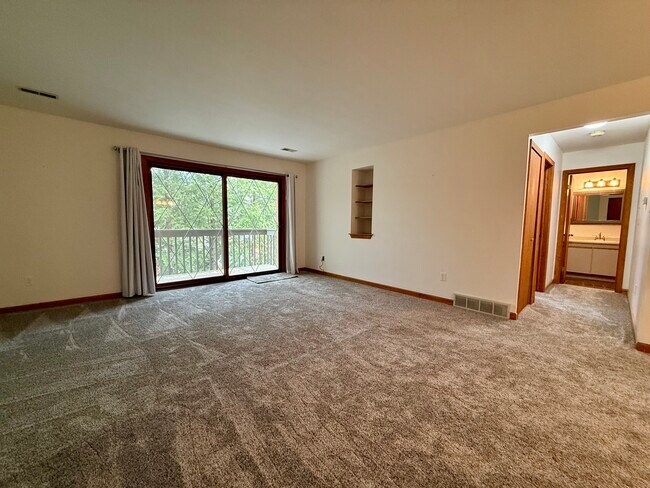 Building Photo - 7900 E Cedar Lake Dr