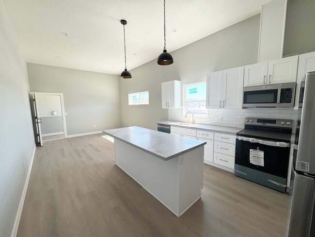 Building Photo - Executive Fully Upgraded Condo in Downtown Livermore