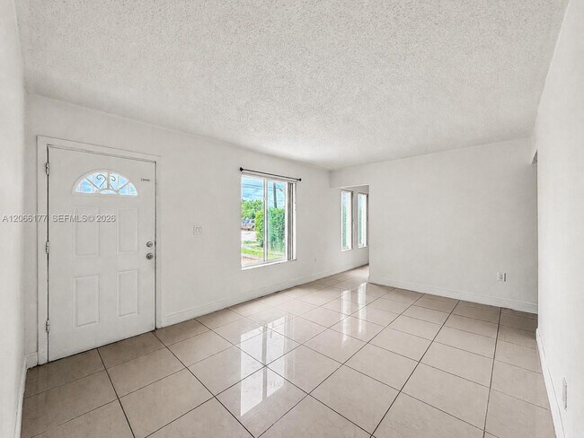 Building Photo - 9103 SW 38th St