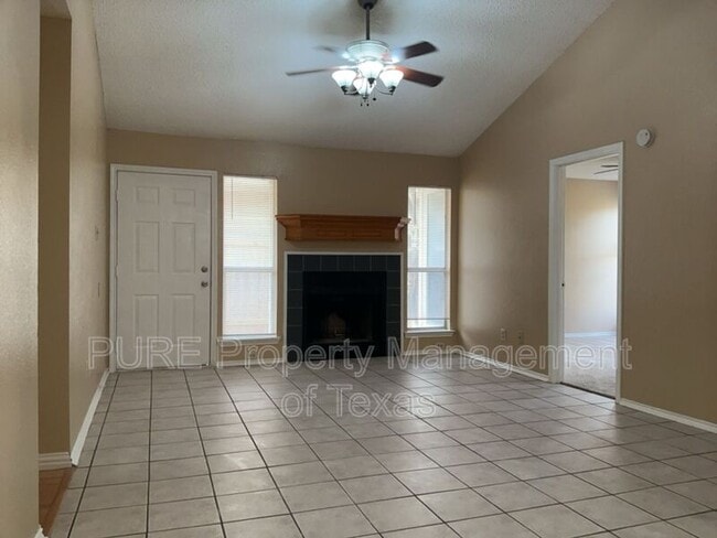 Building Photo - 2028 Redwing Way